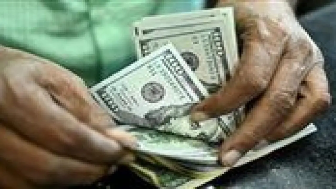 مصرف أبو ظبي الإسلامي يسجل أعلى سعر لشراء الدولار مقابل العملة المحلية